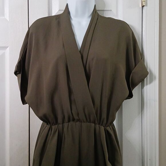 BCBGeneration olive green v neck pocket mini dress Sz S EUC - Picture 3 of 8